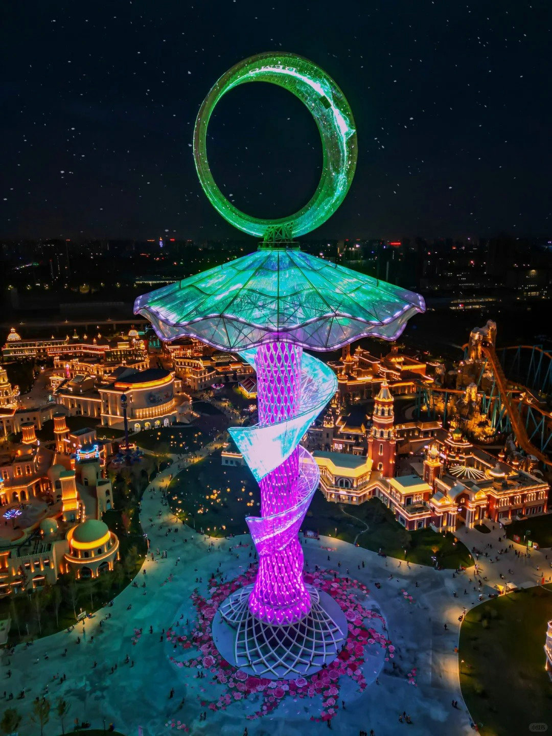 丝路欢乐世界中央广场“爱之塔”主题灯光秀